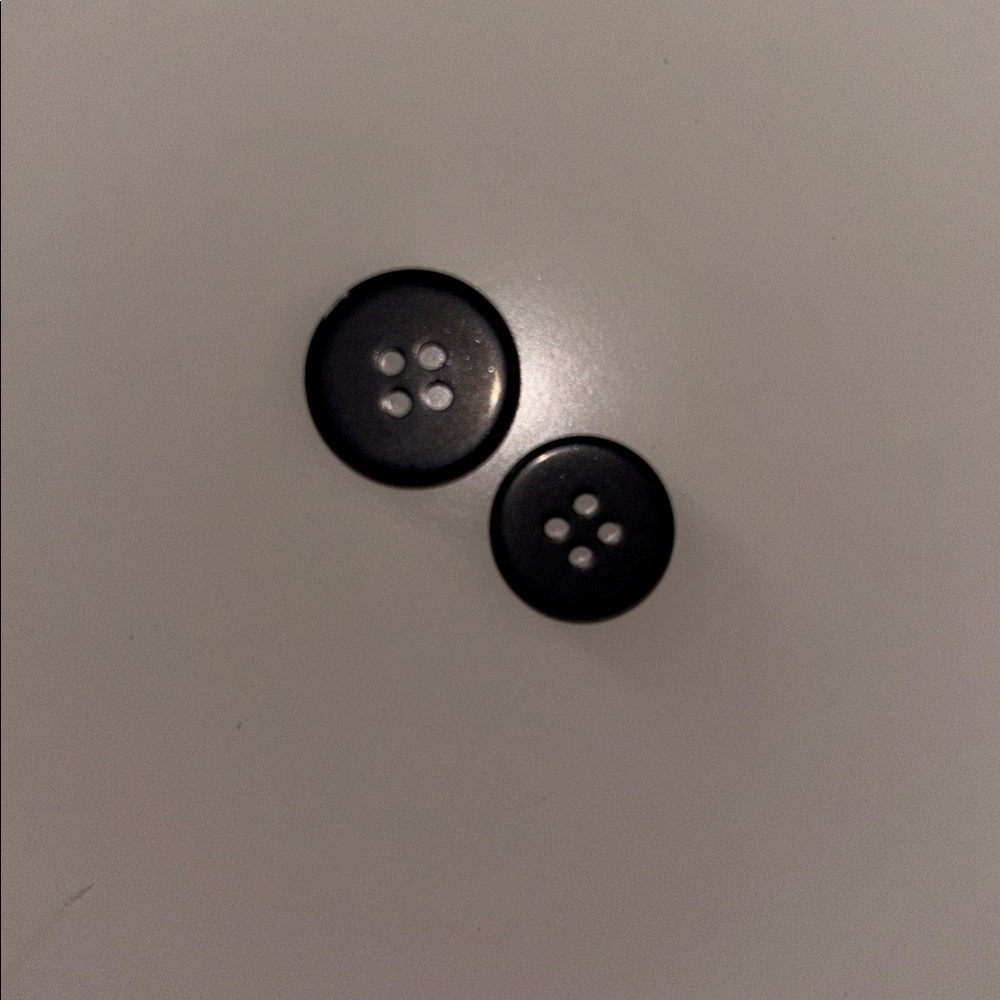 Burberry Buttons - Picture 5 of 6